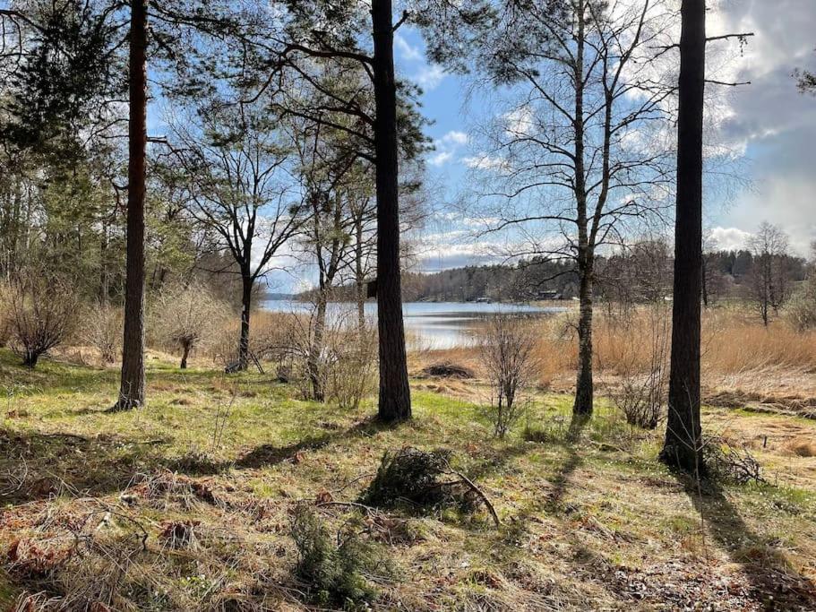 Nyrenoverat Strandnaera Med Fantastisk Utsikt Rimbo Exteriér fotografie